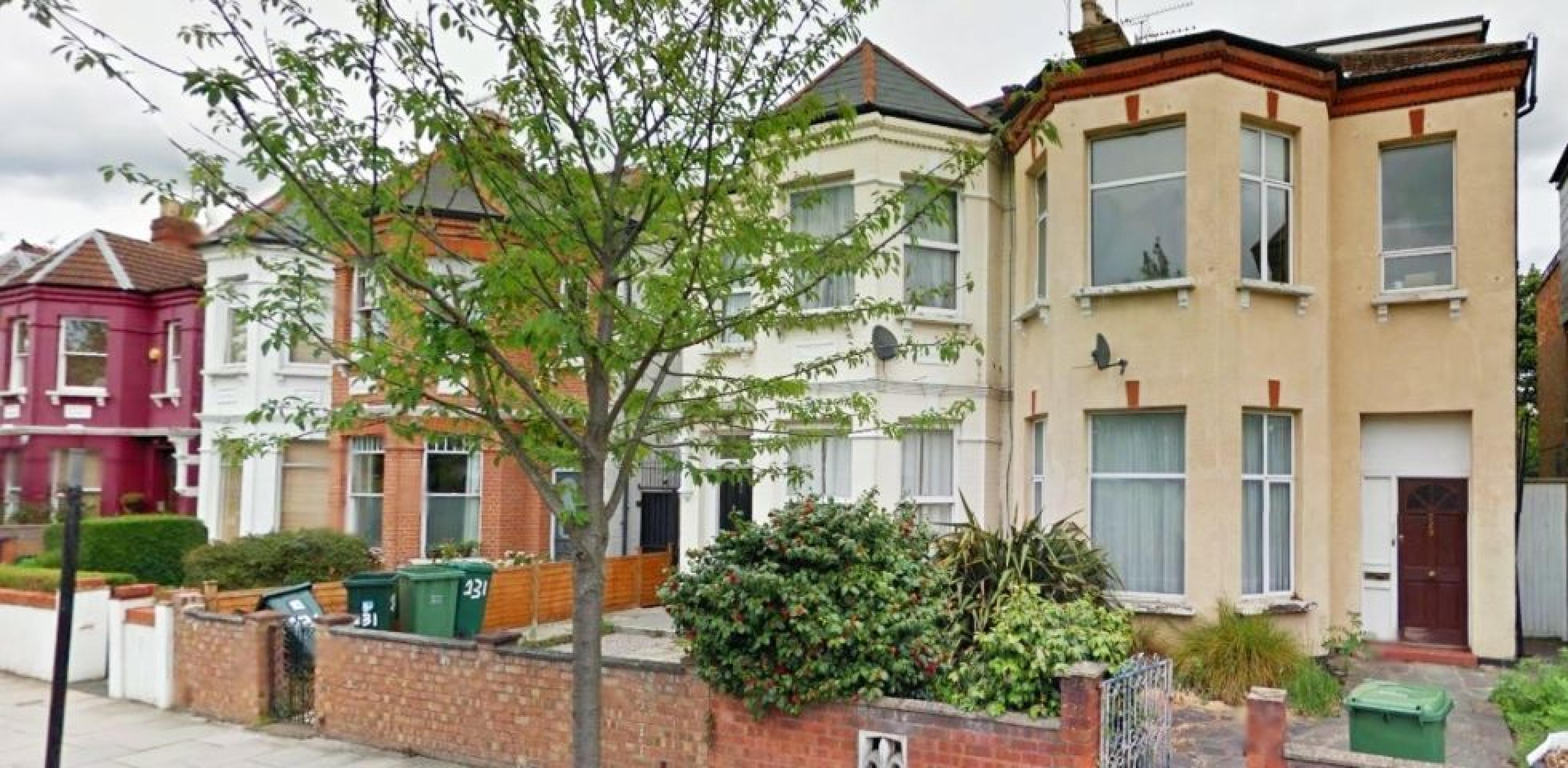 			Three Bedrooms, 2 Bathrooms, 3 Bedroom, 1 bath, 1 reception Flat			 Fordwych Road, WEST HAMPSTEAD NW2